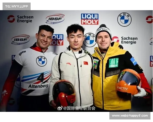 颁奖仪式幕后：韦斯顿、迈尔与殷正的互动瞬间