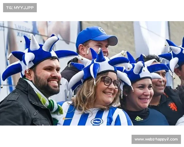 英超俱乐部开放日举办，小球迷与球星互动